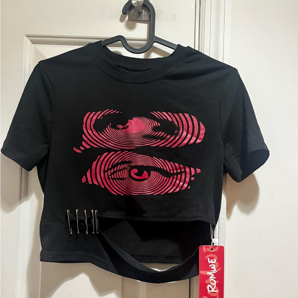 ROMWE Black and Red Graphic Kids T-Shirt with Safety pins